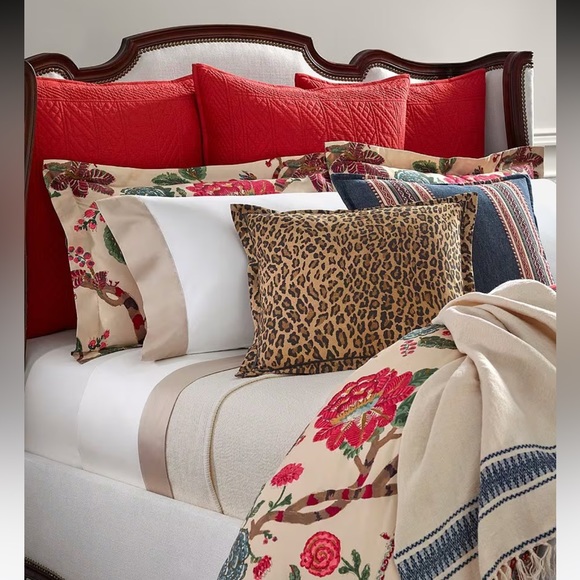 Ralph Lauren
Teagan Floral Twill Comforter - Picture 5 of 5